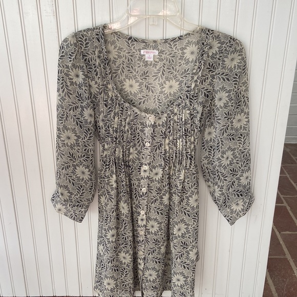 Xhilaration 3/4 Button Down Top - Picture 3 of 15